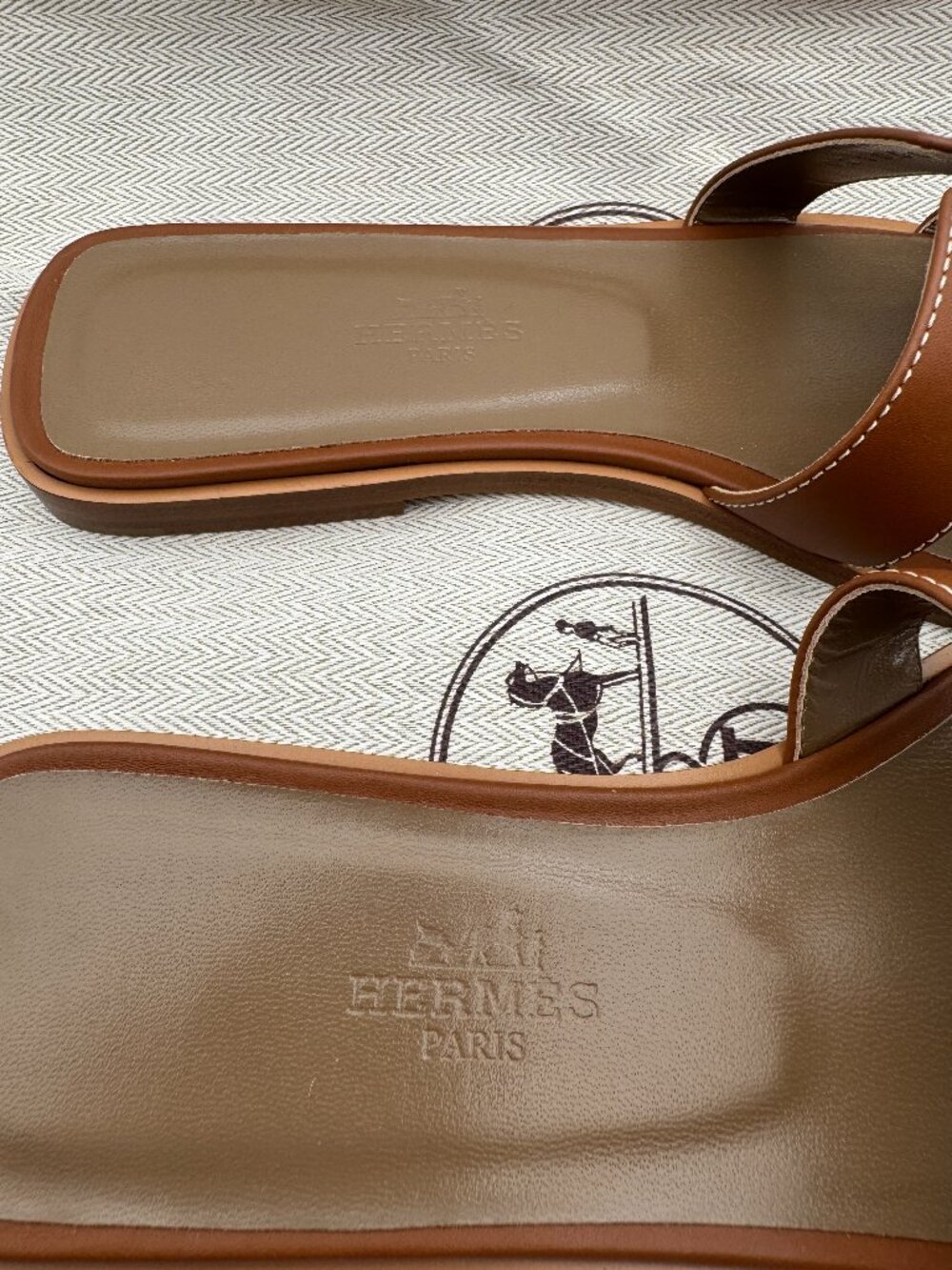 Hermes Oran Sandals Gold 37 - Picture 3 of 13